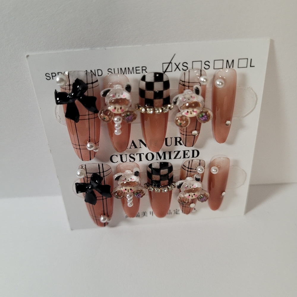 𝐏𝐑𝐄𝐒𝐒-𝐎𝐍 𝐍𝐀𝐈𝐋𝐒 - Picture 3 of 8